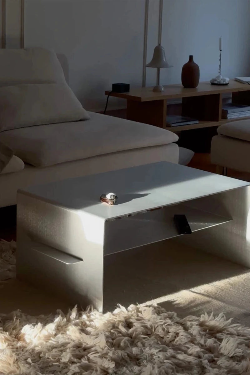LURA_3 | Couchtisch aus Aluminium, 80 cm mit Ablage – FRAME