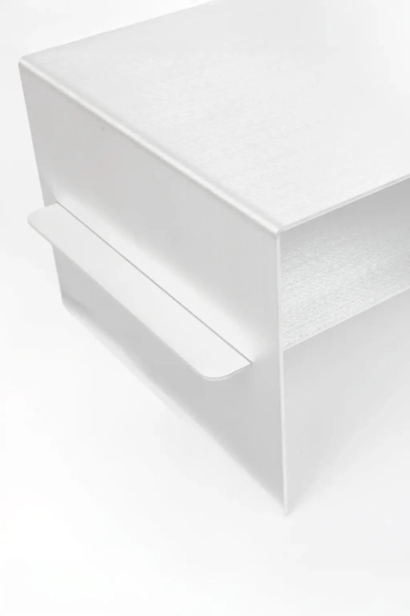 LURA_3 | Couchtisch aus Aluminium, 80 cm mit Ablage – RÅM