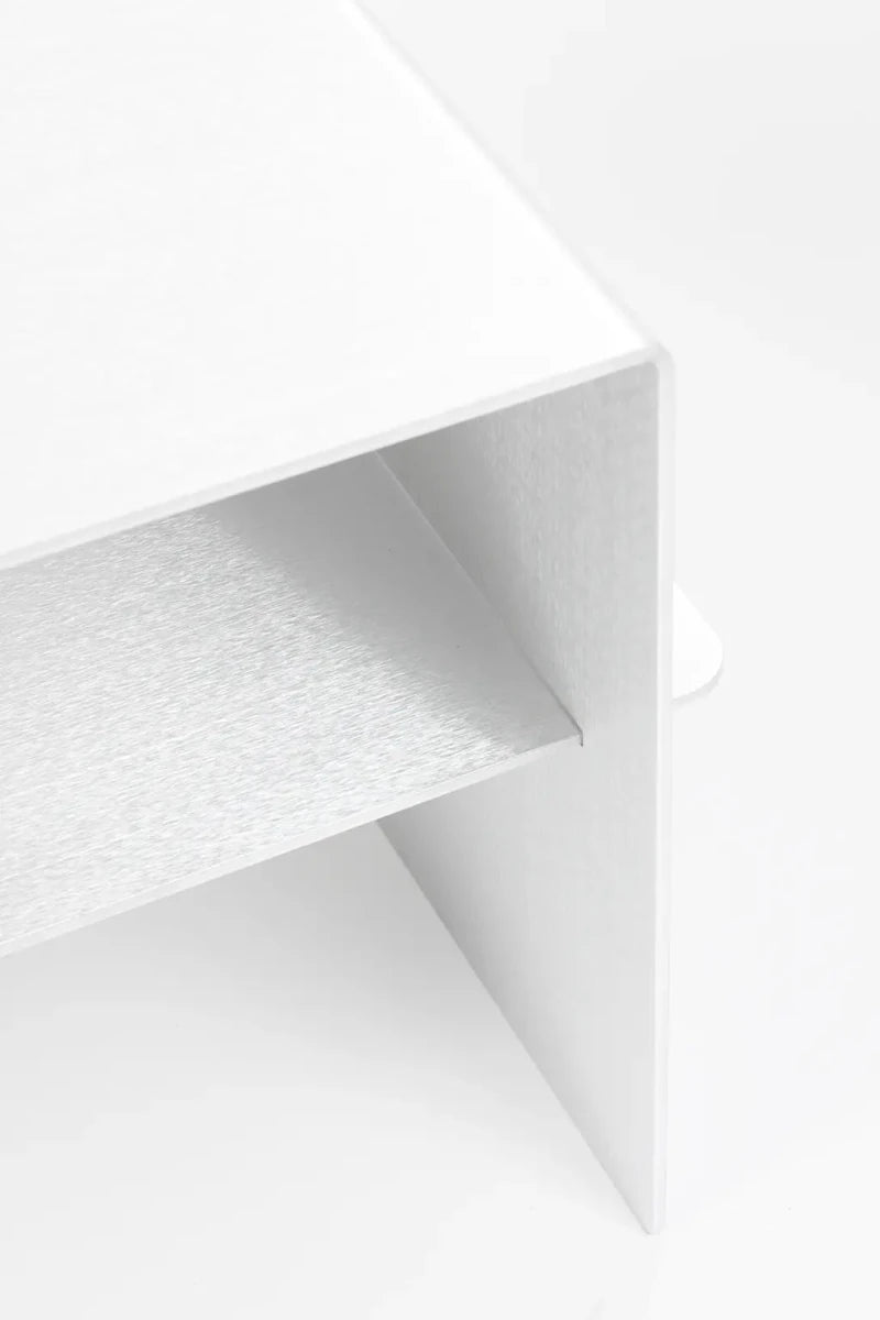 LURA_3 | Couchtisch aus Aluminium, 80 cm mit Ablage – RÅM